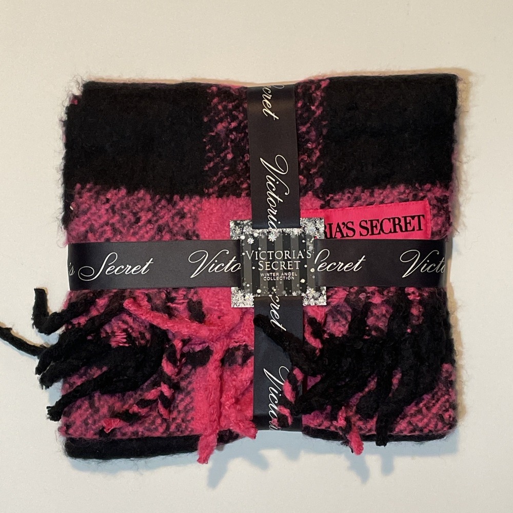 NEW Victoria Secret Winter Angel Collection Black and Fuchsia Plaid Scarf